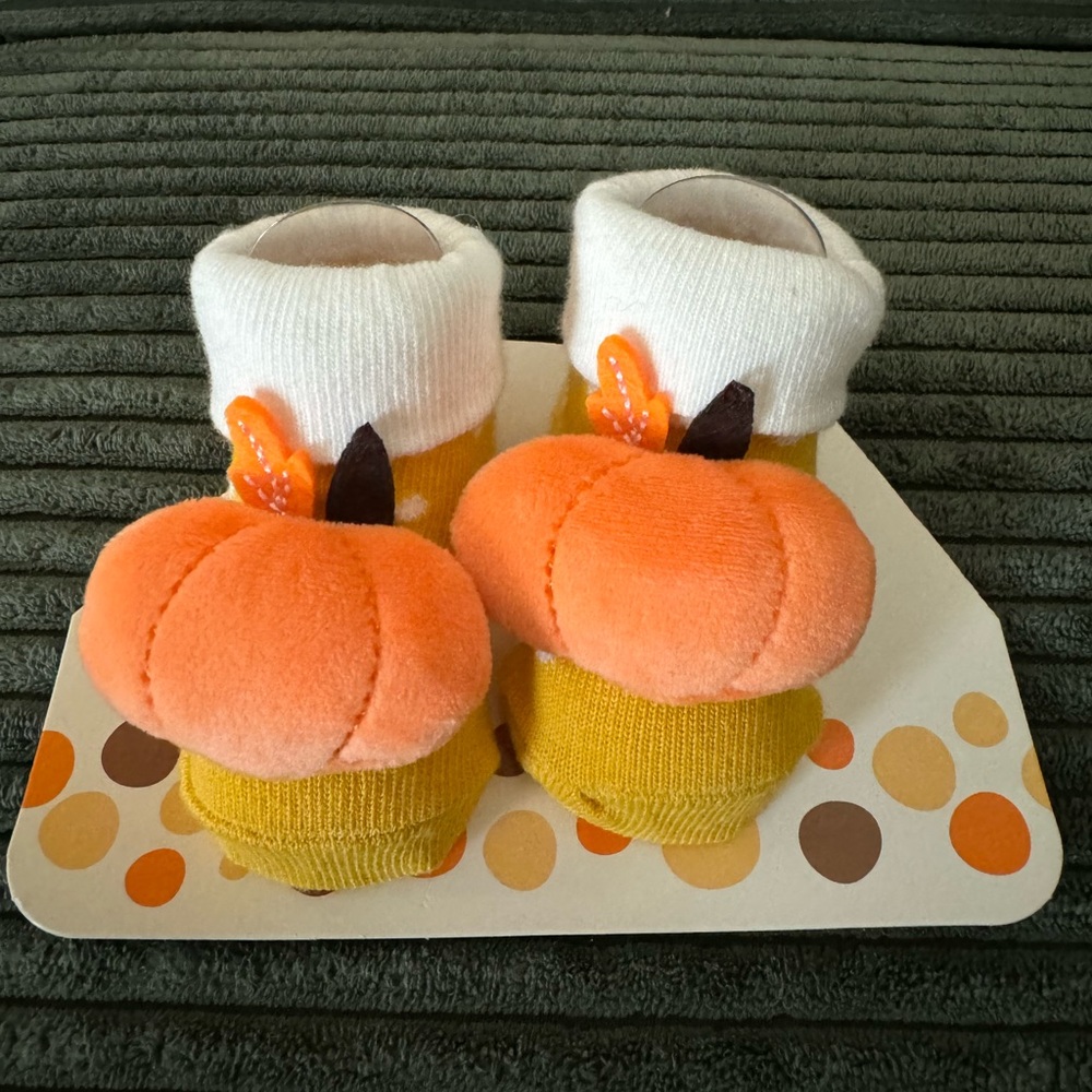Baby pumpkin booties